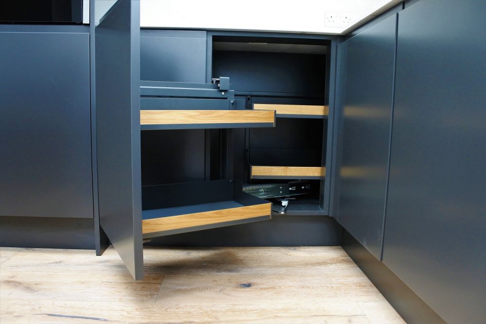 Peka fioro magic corner on a remo door